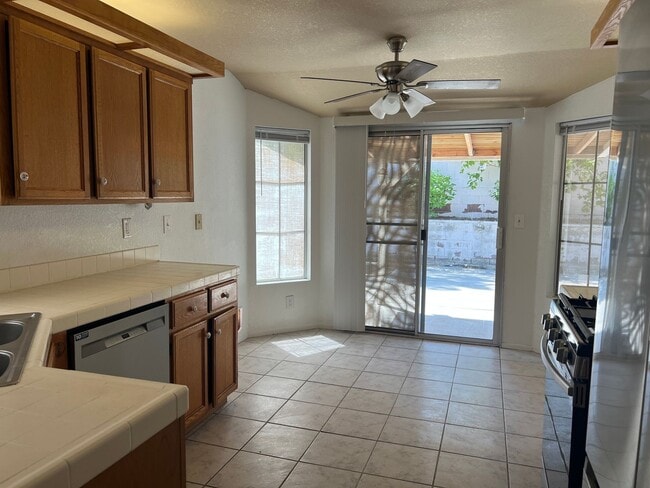 Building Photo - Cute*Clean*Single Story Home