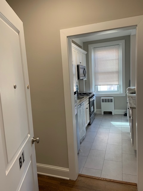 Entry to unit/foyer - 200 W Market St