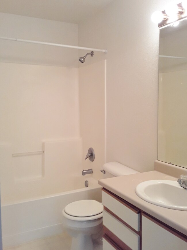 Master bath - 616 Paradise Pl