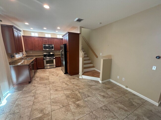 Foto del edificio - Charming 2-Bedroom Townhome in Valencia wi...