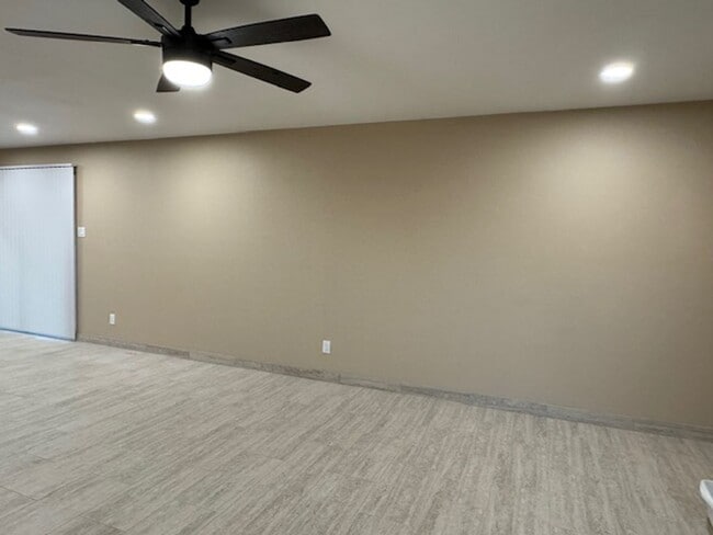 Building Photo - 3 Bedroom 2 Bathroom House FOR RENT