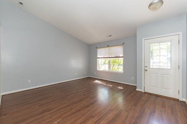 Building Photo - Large  3 Bedroom home in Sanford