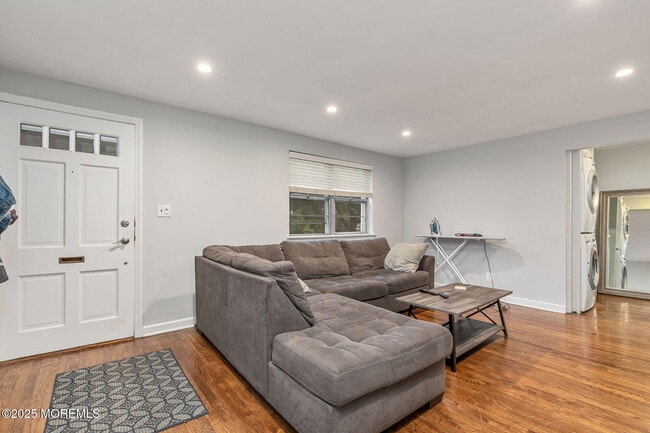 Building Photo - 32 Manor Dr