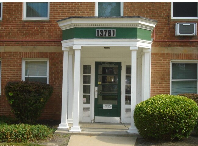Foto del edificio - 13781 Cedar Rd