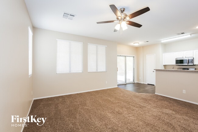 Foto del edificio - 6129 Glamorous Ct