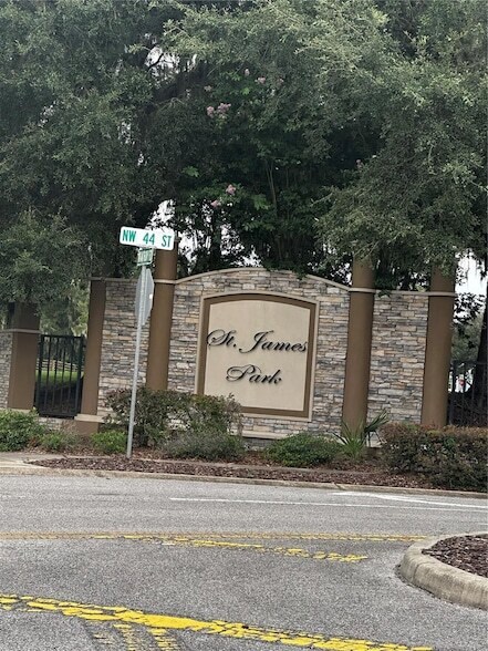 Foto del edificio - 187 NW 45th Loop