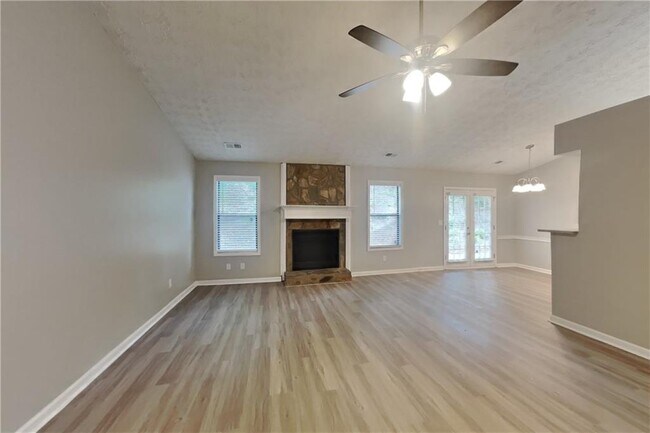Foto del edificio - 815 Riverstone Ln