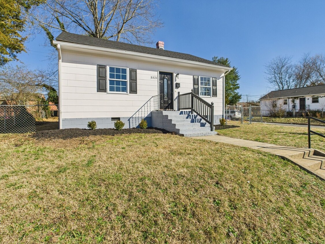 Primary Photo - Renovated 2 Bedroom in Fulton Hill Availab...