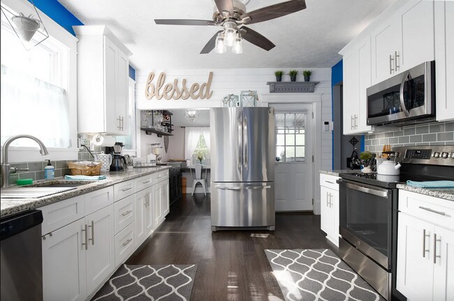Building Photo - 4 Bedroom Home in the Nations - Prime Loca...