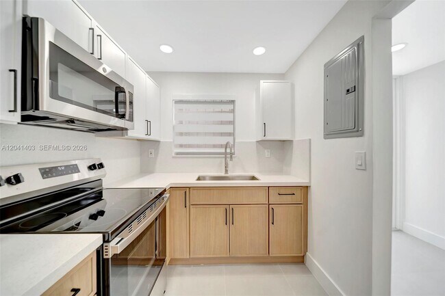 Building Photo - 1083 W 38th St