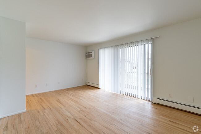 1BR, 1BA - Saratoga - 690SF - Ivanhoe