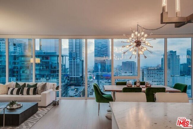 Foto del edificio - 1050 S Grand Ave
