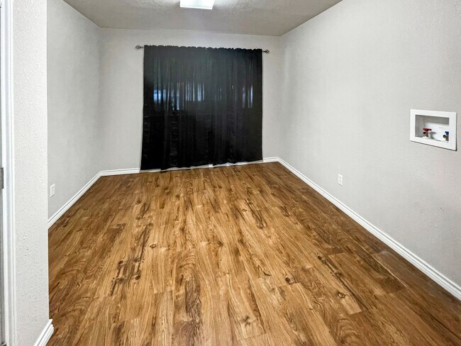 Building Photo - 129 W Alto Dr