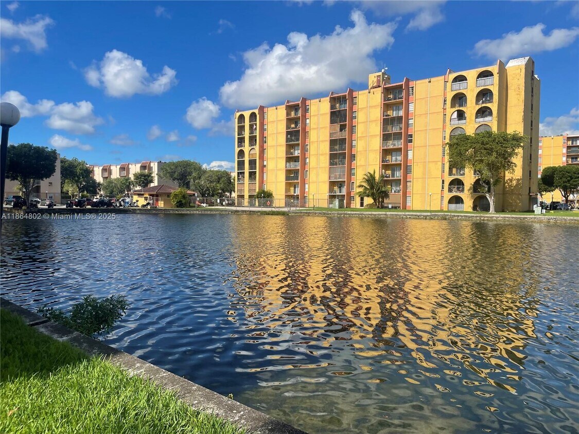 Foto principal - 4709 NW 7th St