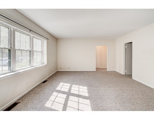 Building Photo - 117 Lake Shore Rd