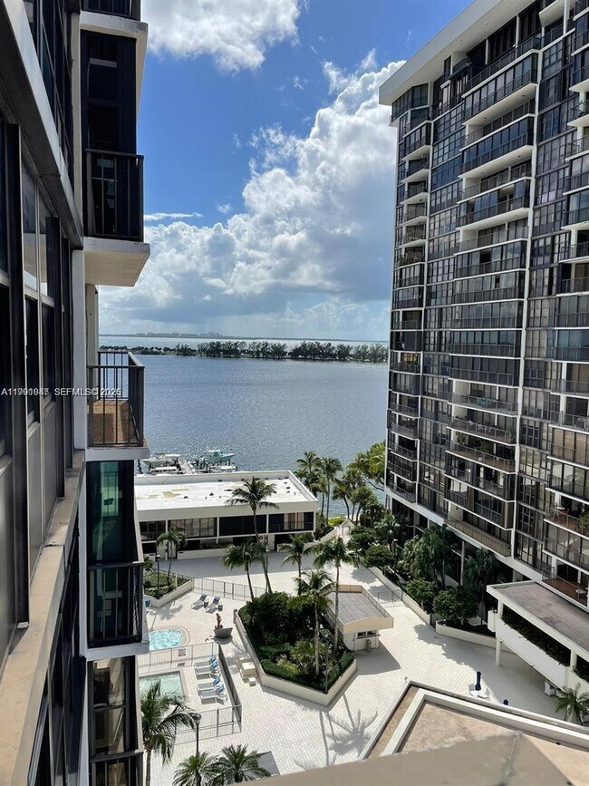 Foto del edificio - 1915 Brickell Ave