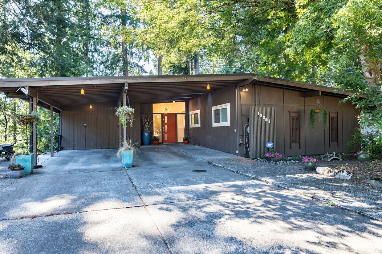 Primary Photo - BOTHELL / KENMORE 3300sq.ft 4+ Bedroom Home