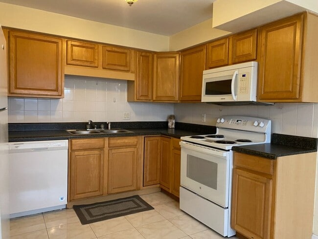 Building Photo - Adorable Beachside Bungalow!