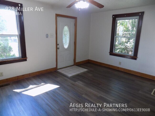 Building Photo - 928 Miller Ave