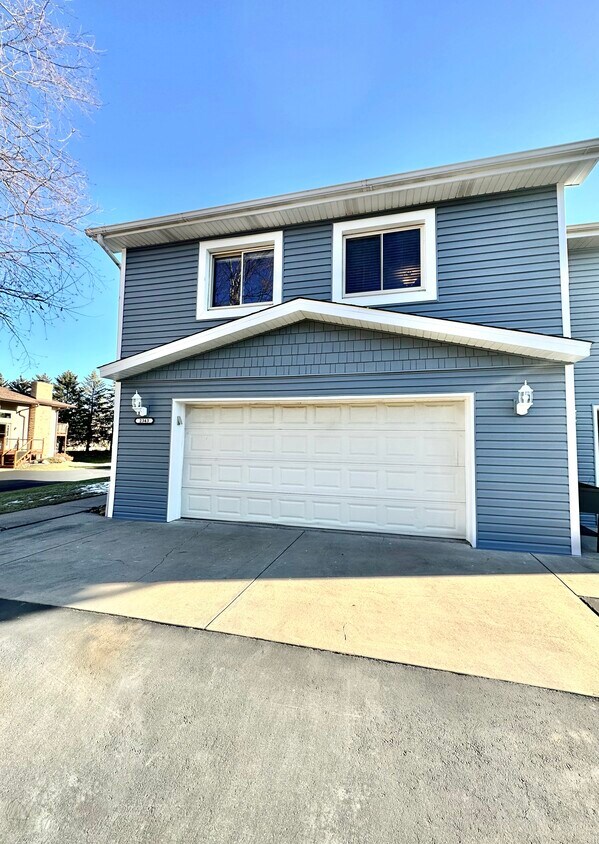 2343 Amberwood Dr, Woodbury, MN 55125 Townhome Rentals in Woodbury MN