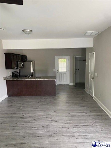 Foto del edificio - 110 Clark Branch Rd