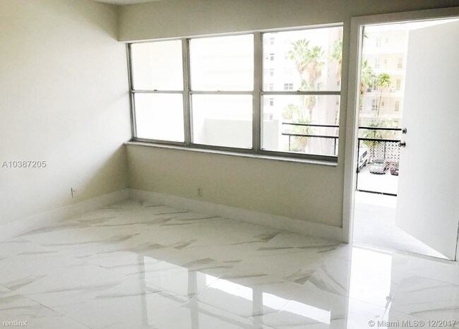 Foto del edificio - 401 Golden Isles Dr