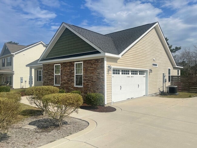 Building Photo - 3BR w/Bonus Room! Stone Bay & Beach Convenience!