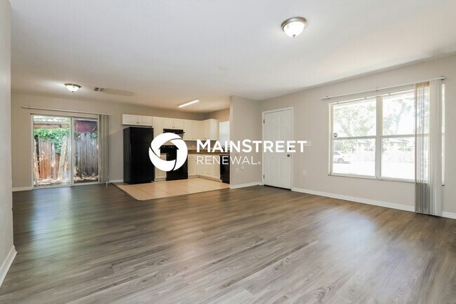 Foto del edificio - 3 Bedroom Pet-Friendly Home in St Petersburg, FL with Main Street Renewal