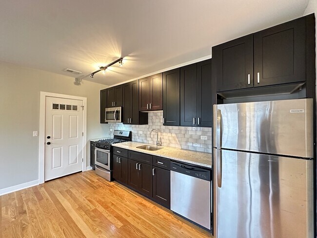 Foto del edificio - 2208 W Eastwood Ave