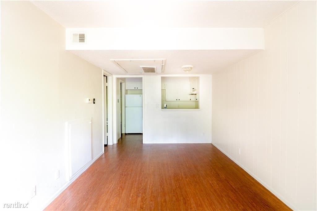 Foto principal - 701 W N Loop Blvd