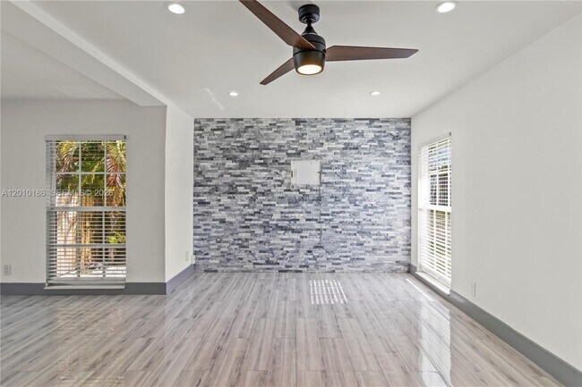 Foto del edificio - 7913 NW 72nd Ave