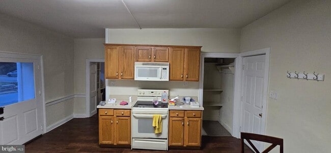 Building Photo - 2196 Spinnerstown Rd