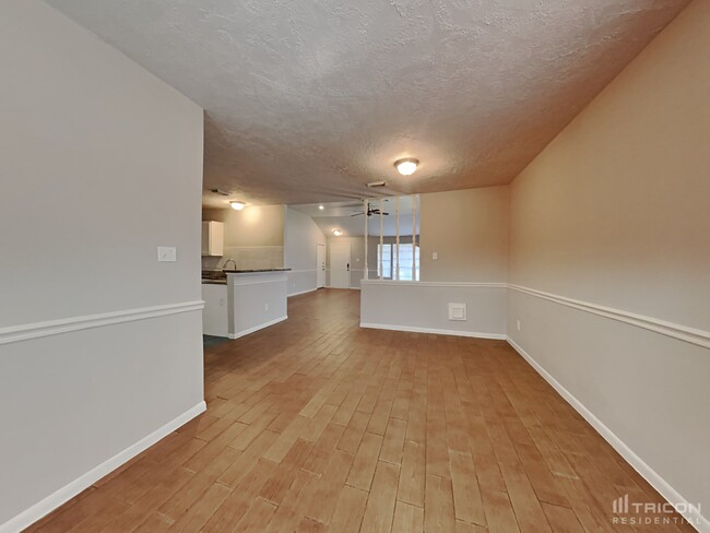 Foto del edificio - 15215 Cedar Ridge Dr