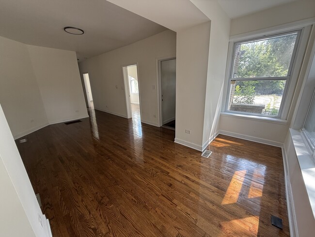 Foto del edificio - 411 N Hamlin Ave