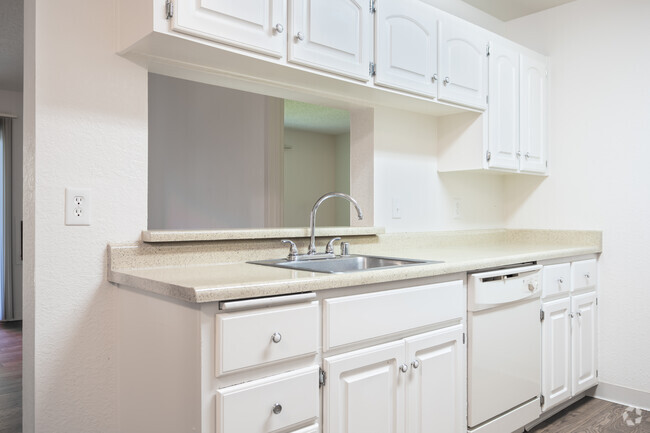 2BR, 2BA - London - The Huntley Apartments