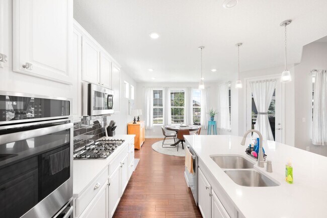 Building Photo - Luxury 6BD, 4BA Sterling Ranch Home with L...