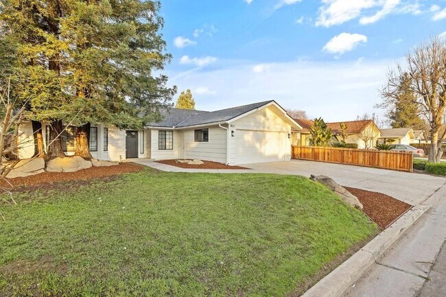 Building Photo - 6379 N Forestiere Ave