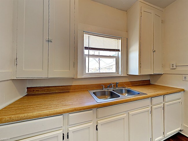 Building Photo - Studio, 1 bath  - 546 Georgia St Apt 205 205