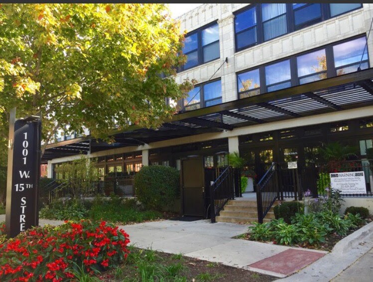 Foto principal - 1001 W 15th St