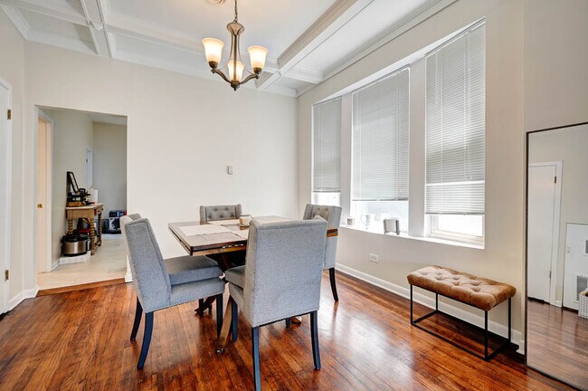Foto del edificio - 2246 W Armitage Ave