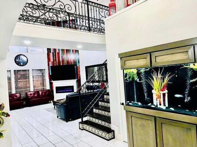 Foto del edificio - 5902 Crestford Park Ln