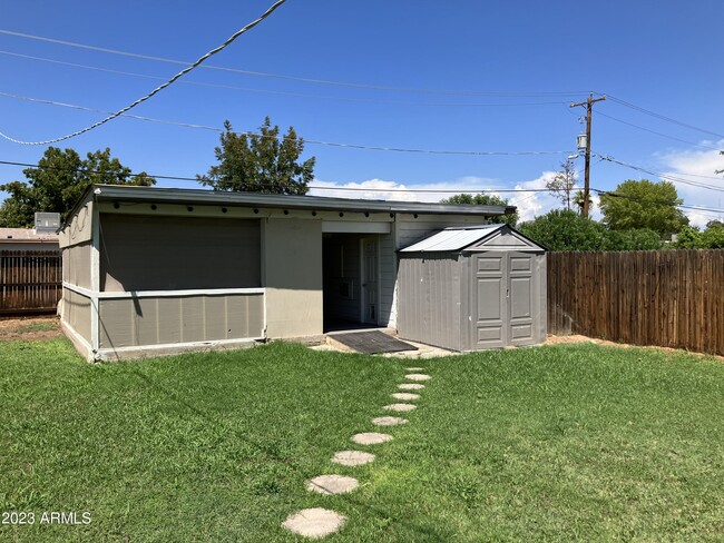 Building Photo - 3012 E Monte Vista Rd