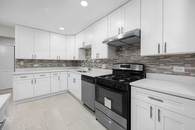 Foto del edificio - 325 Kingman Ln