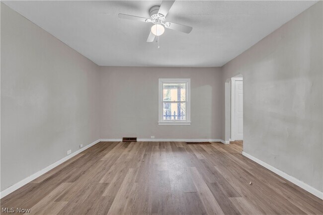 Foto del edificio - 7945 Lorain Ave