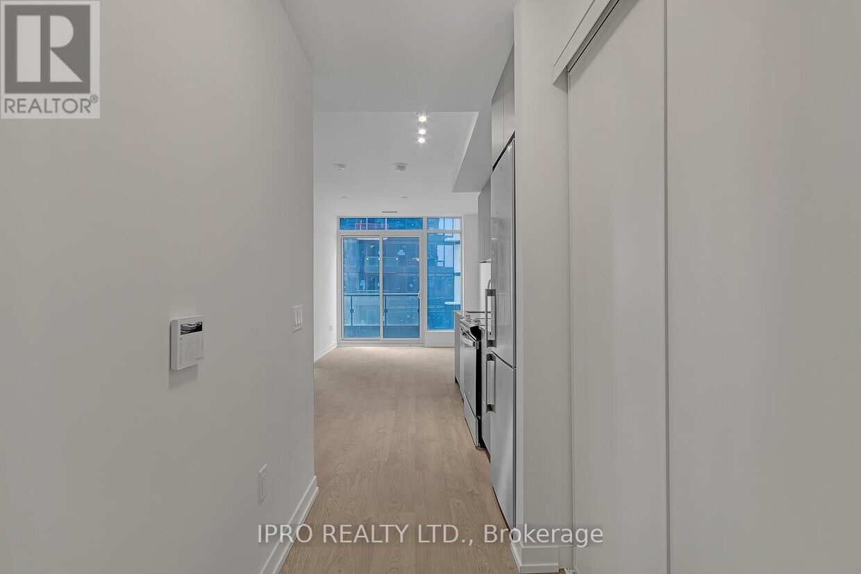 Primary Photo - 8868-8868 Yonge St