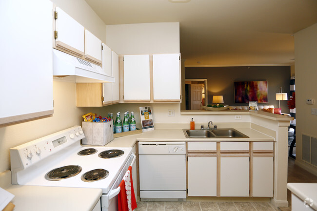 Kitchen - Center Point Apartments