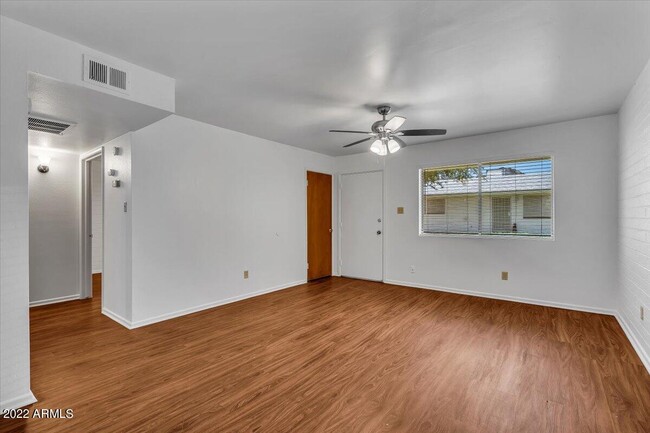 Building Photo - 1313 E Carol Ave