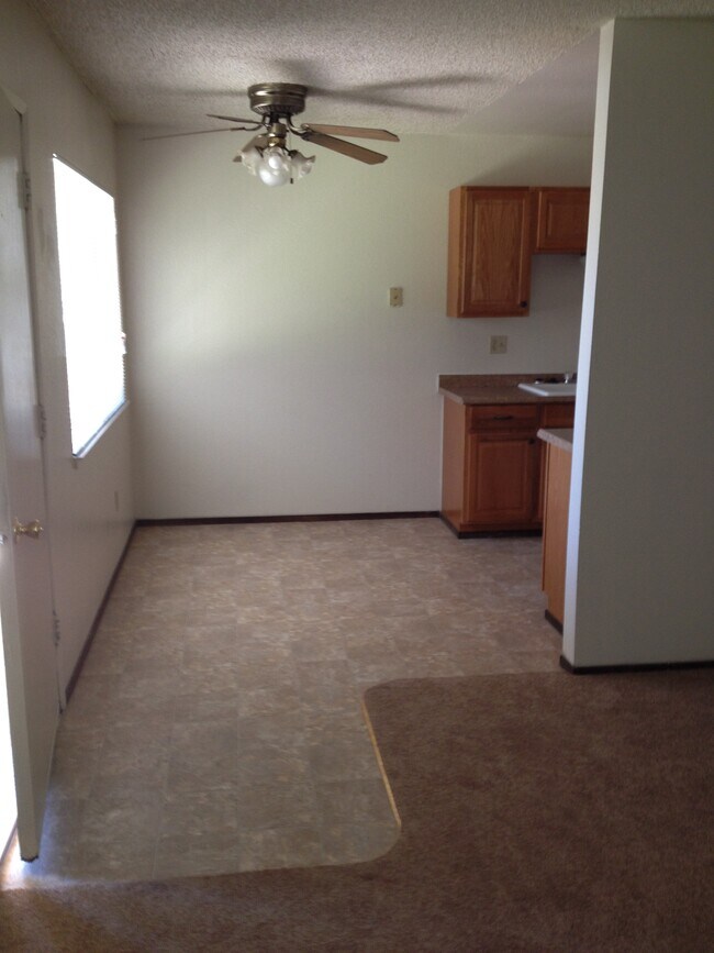 Foto del edificio - 349 S Union Rd