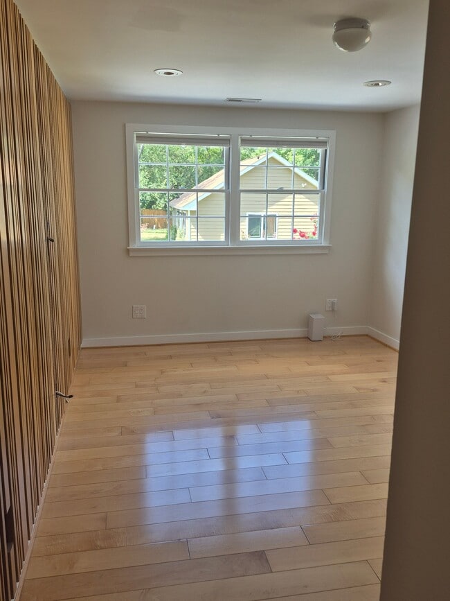 Building Photo - 9226 Fowler Ln