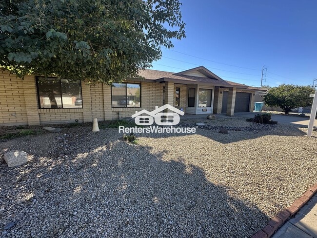 Building Photo - 1011 E Renee Dr